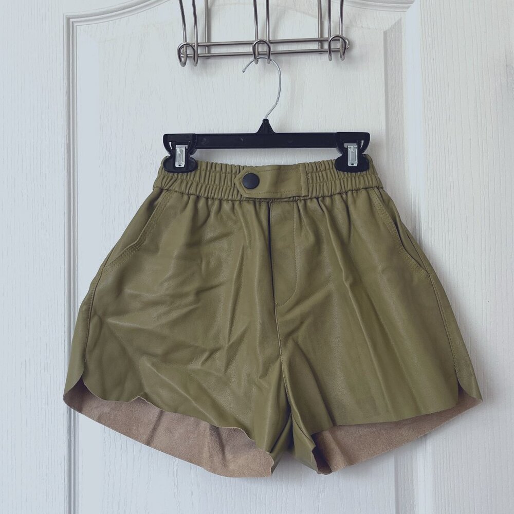 Women's Khaki green Faux Leather Shorts Size M （Waist 60cm-75cm）